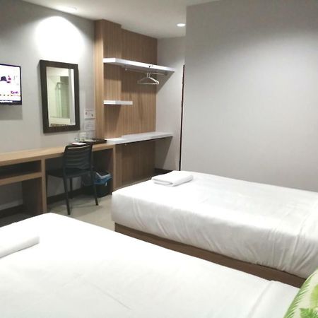 The Like Hotel Udon Thani Esterno foto